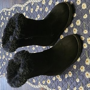 Black toddler boots. Size 7.